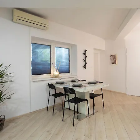 Sapica Apartment *